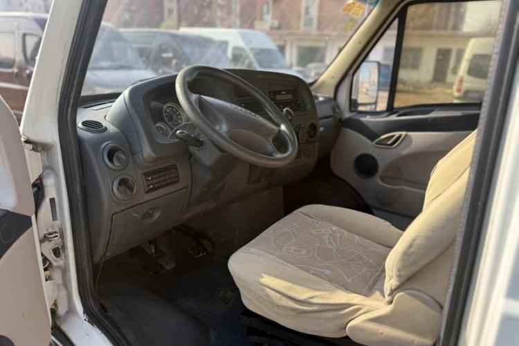 Used Iveco Power Daily 2012 2.5T-A32 Base Version Interior 3