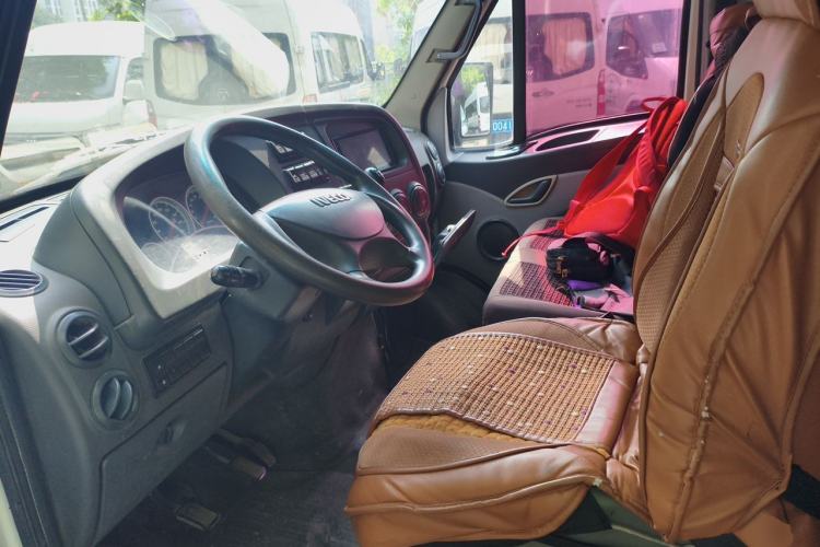 Used Iveco Power Daily 2012 2.5T-A32 Base Version Left Front Seat