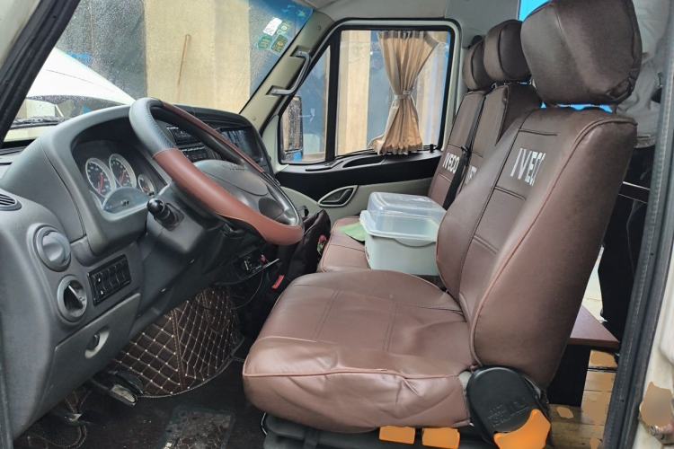 Used Iveco Power Daily 2012 2.5T-A32 Base Version Left Front Seat