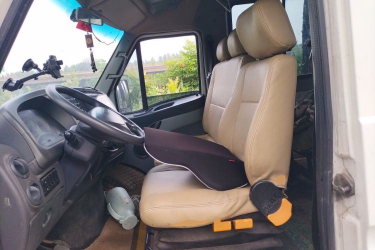 Used Iveco Power Daily 2012 2.5T-A32 Base Version Left Front Seat