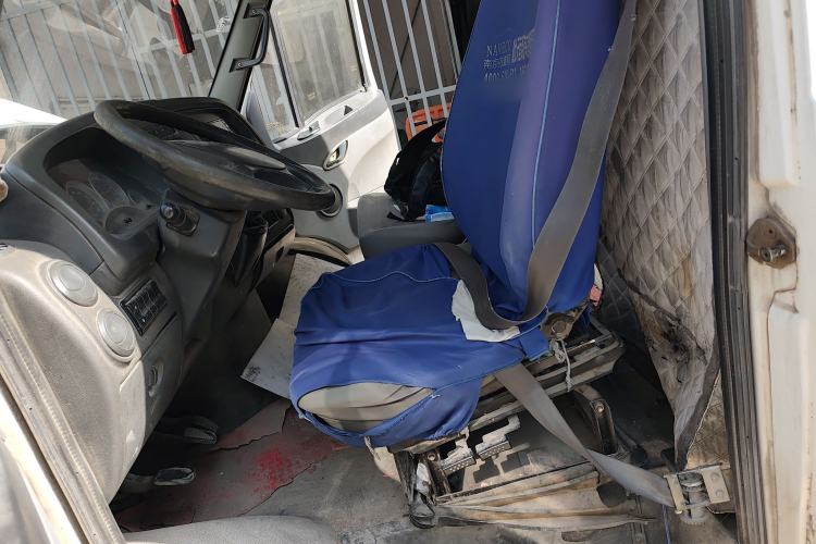 Used Iveco Power Daily 2012 2.5T-A32 Base Version Left Front Seat