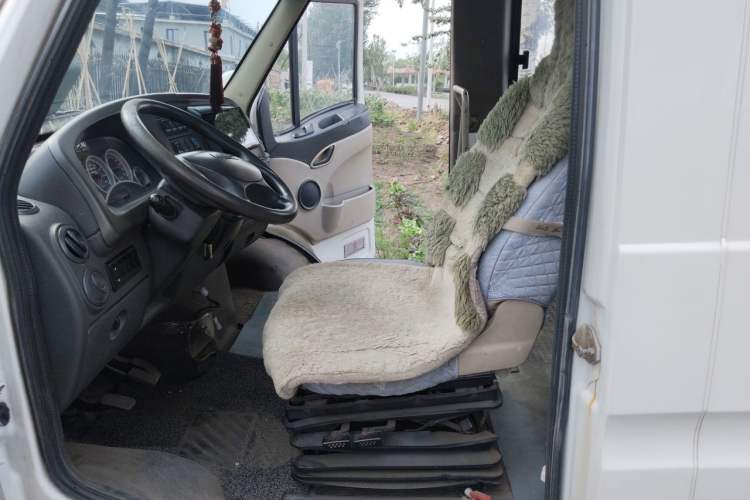 Used Iveco Power Daily 2012 2.5T-A32 Base Version Left Front Seat