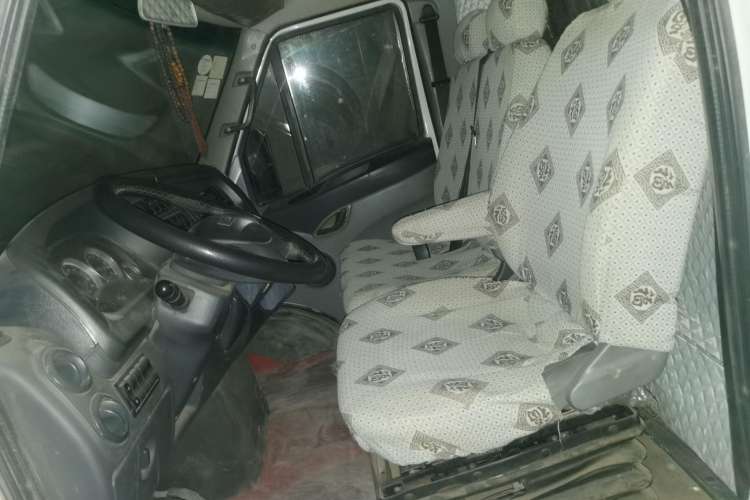 Used Iveco Power Daily 2012 2.5T-A32 Base Version Left Front Seat
