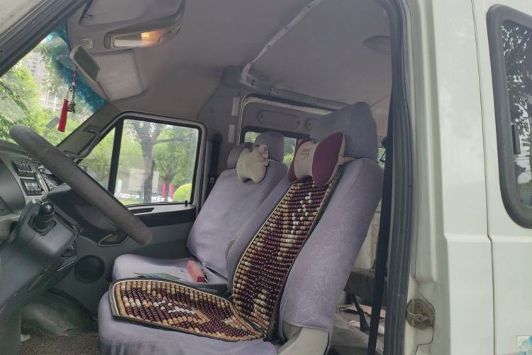 Used Iveco Power Daily 2012 2.5T-A32 Base Version Left Front Seat