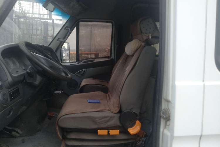 Used Iveco Power Daily 2012 2.5T-A32 Base Version Left Front Seat