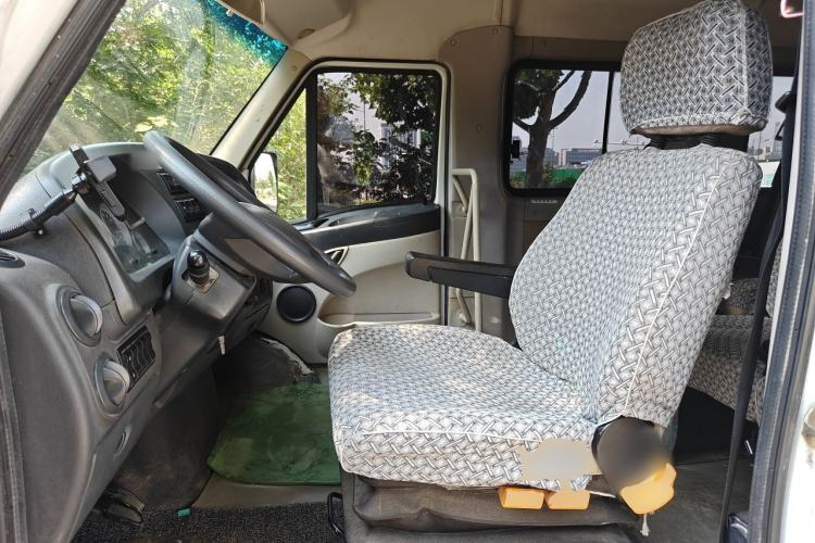 Used Iveco Power Daily 2012 2.5T-A32 Base Version Left Front Seat