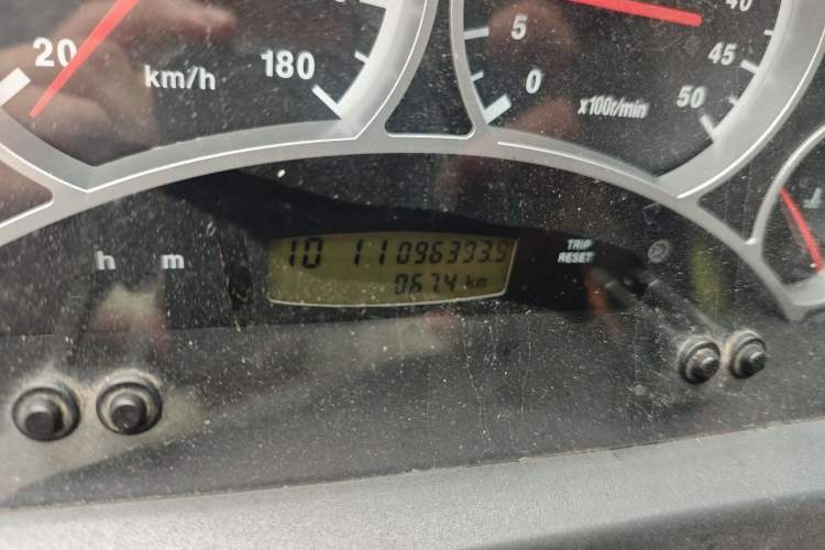 Used Iveco Power Daily 2012 2.5T-A32 Base Version Odometer Close Up