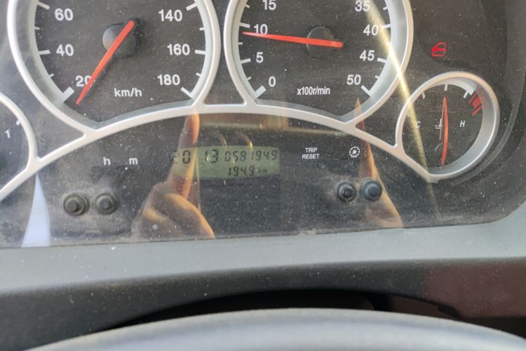 Used Iveco Power Daily 2012 2.5T-A32 Base Version Odometer Close Up