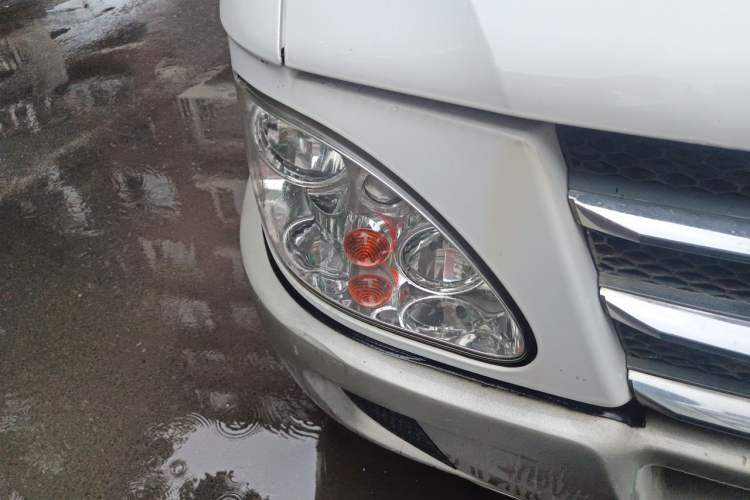 Used Iveco Power Daily 2012 2.5T-A32 Base Version Right Front Headlight