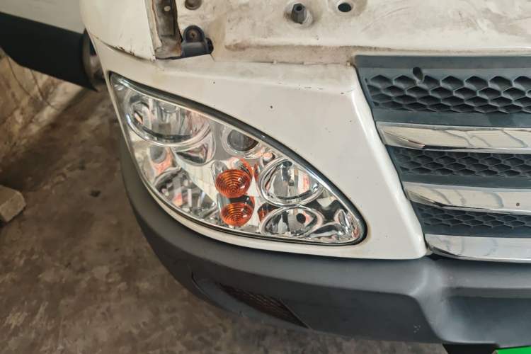 Used Iveco Power Daily 2012 2.5T-A32 Base Version Right Front Headlight