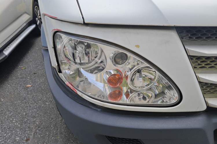 Used Iveco Power Daily 2012 2.5T-A32 Base Version Right Front Headlight