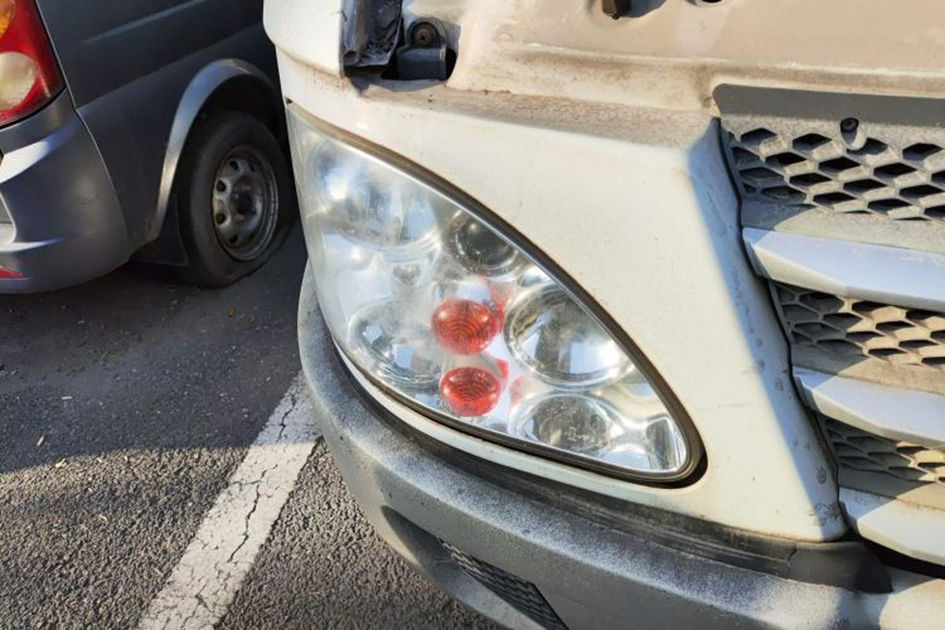 Used Iveco Power Daily 2012 2.5T-A32 Base Version Right Front Headlight
