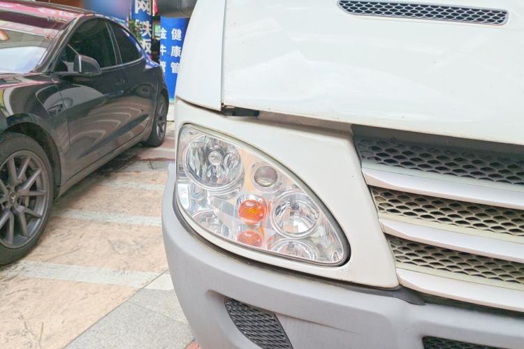 Used Iveco Power Daily 2012 2.5T-A32 Base Version Right Front Headlight