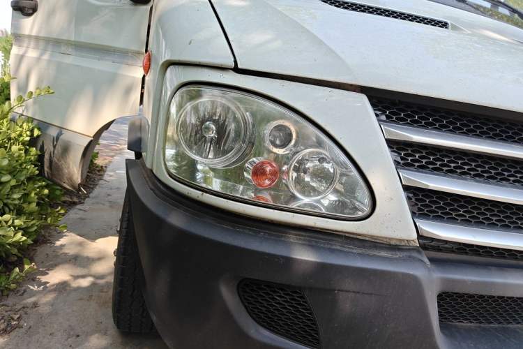 Used Iveco Power Daily 2012 2.5T-A32 Base Version Right Front Headlight