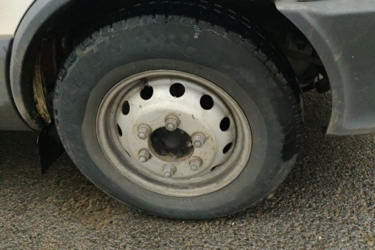 Used Iveco Power Daily 2012 2.5T-A32 Base Version Right Front Wheel Hub