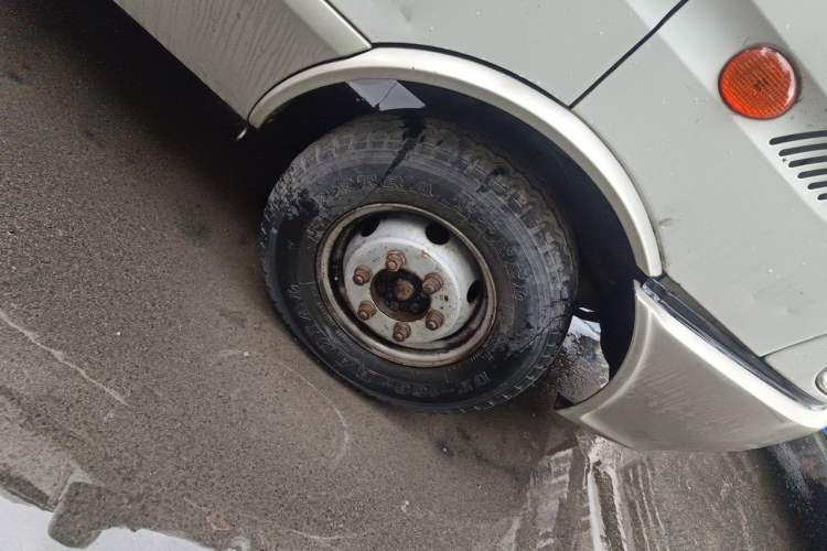 Used Iveco Power Daily 2012 2.5T-A32 Base Version Right Front Wheel Hub