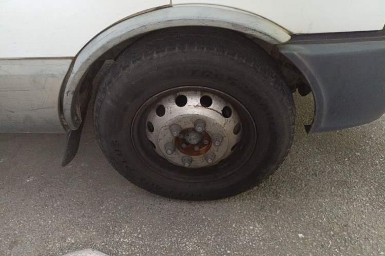 Used Iveco Power Daily 2012 2.5T-A32 Base Version Right Front Wheel Hub