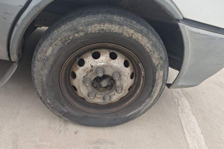 Used Iveco Power Daily 2012 2.5T-A32 Base Version Right Front Wheel Hub