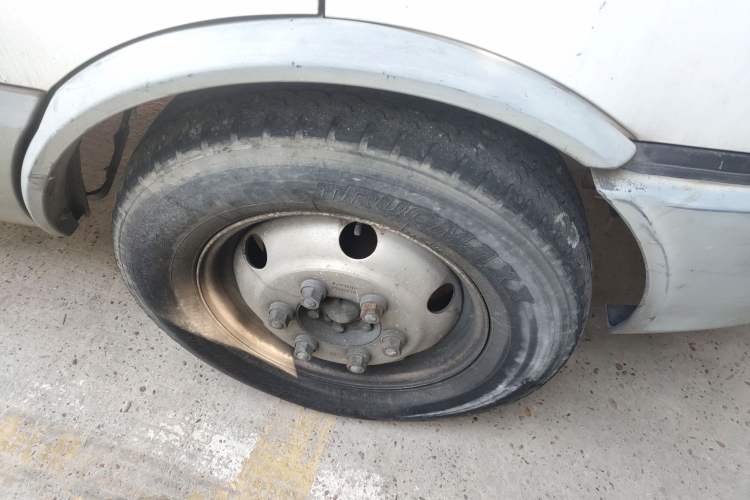Used Iveco Power Daily 2012 2.5T-A32 Base Version Right Front Wheel Hub