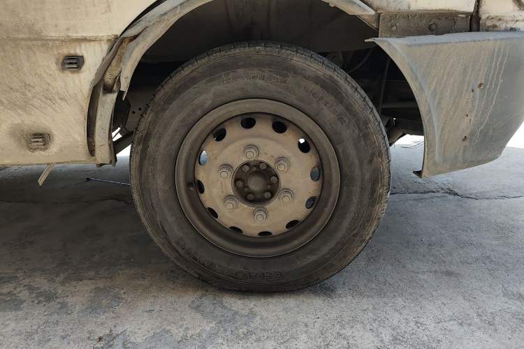 Used Iveco Power Daily 2012 2.5T-A32 Base Version Right Front Wheel Hub