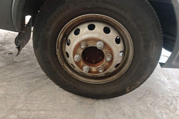 Used Iveco Power Daily 2012 2.5T-A32 Base Version Right Front Wheel Hub