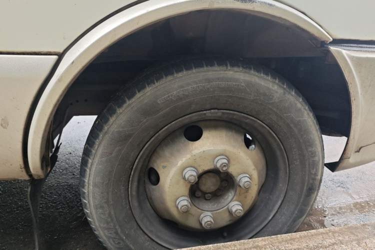 Used Iveco Power Daily 2012 2.5T-A32 Base Version Right Front Wheel Hub
