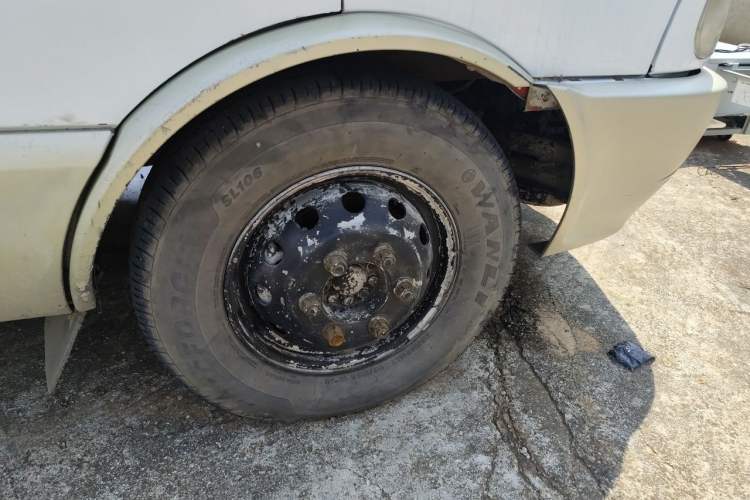 Used Iveco Power Daily 2012 2.5T-A32 Base Version Right Front Wheel Hub