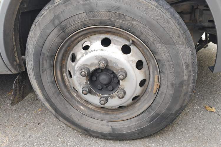 Used Iveco Power Daily 2012 2.5T-A32 Base Version Right Front Wheel Hub