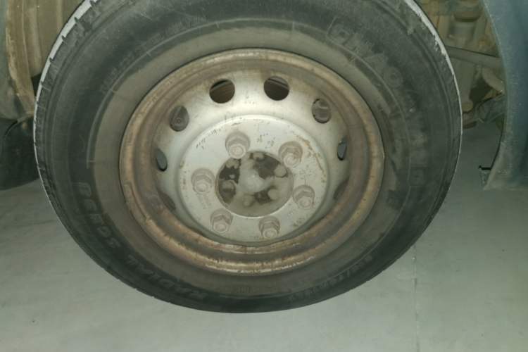Used Iveco Power Daily 2012 2.5T-A32 Base Version Right Front Wheel Hub