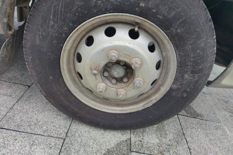 Used Iveco Power Daily 2012 2.5T-A32 Base Version Right Front Wheel Hub