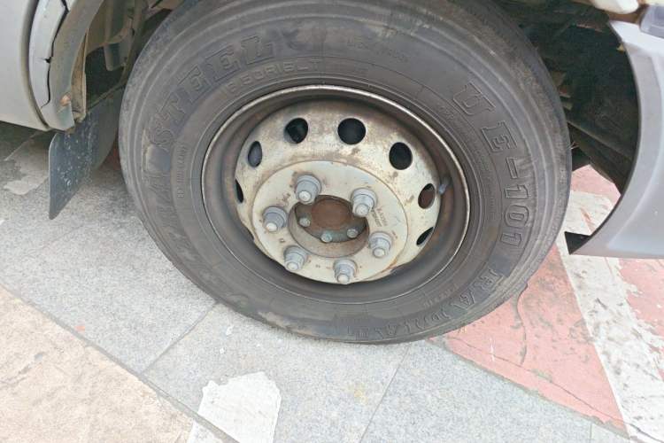 Used Iveco Power Daily 2012 2.5T-A32 Base Version Right Front Wheel Hub