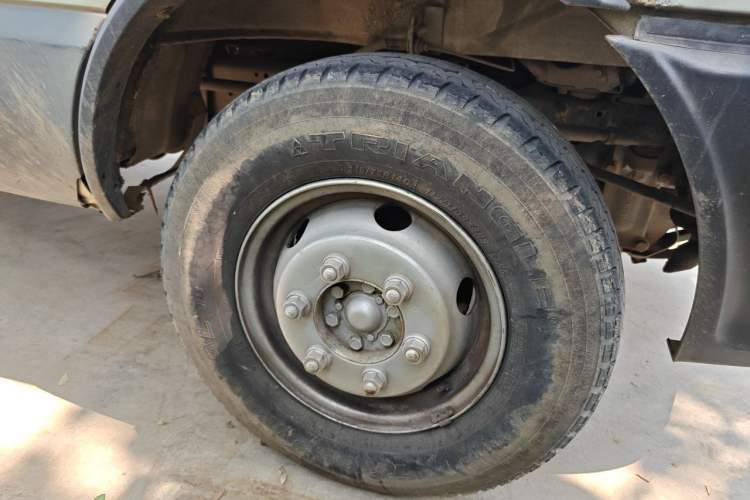 Used Iveco Power Daily 2012 2.5T-A32 Base Version Right Front Wheel Hub