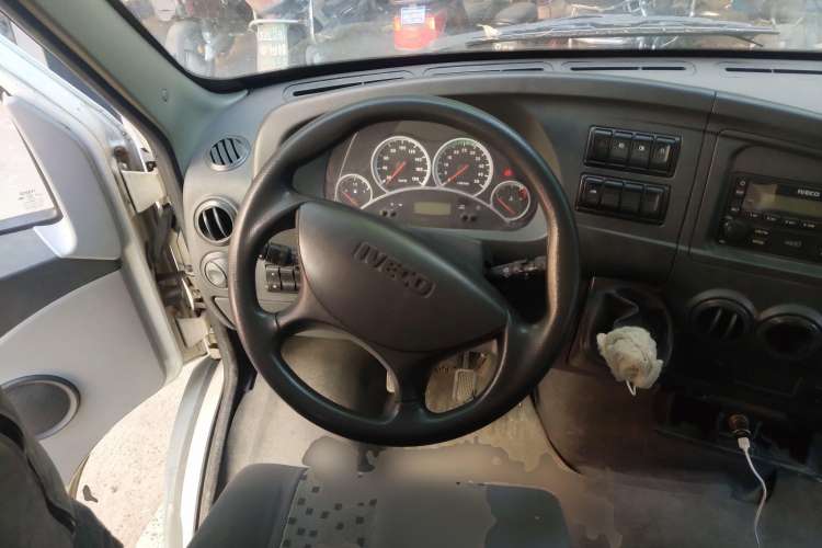 Used Iveco Power Daily 2012 2.5T-A32 Base Version Steering Wheel
