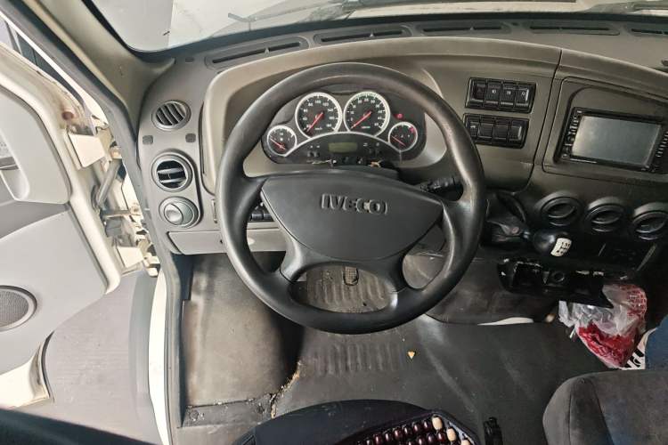 Used Iveco Power Daily 2012 2.5T-A32 Base Version Steering Wheel