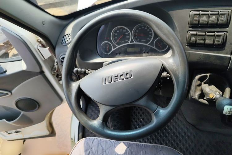 Used Iveco Power Daily 2012 2.5T-A32 Base Version Steering Wheel