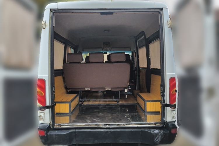 Used Iveco Power Daily 2012 2.5T-A32 Base Version Trunk