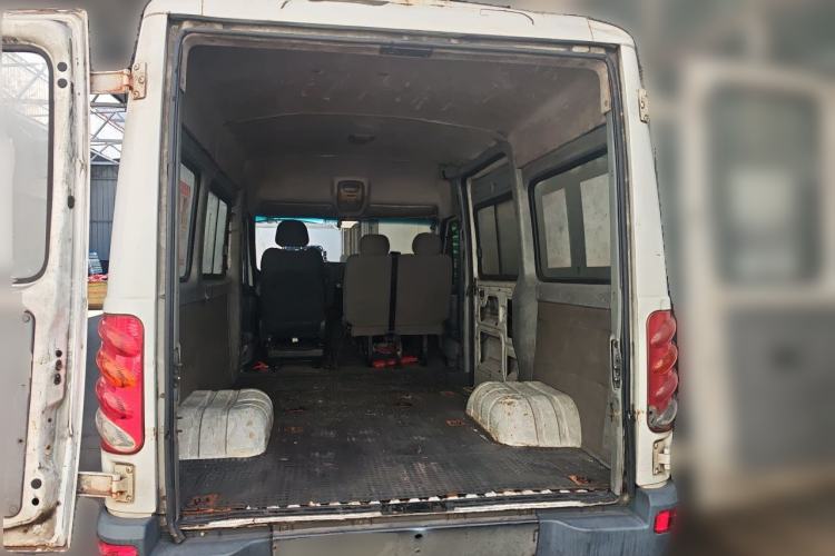 Used Iveco Power Daily 2012 2.5T-A32 Base Version Trunk