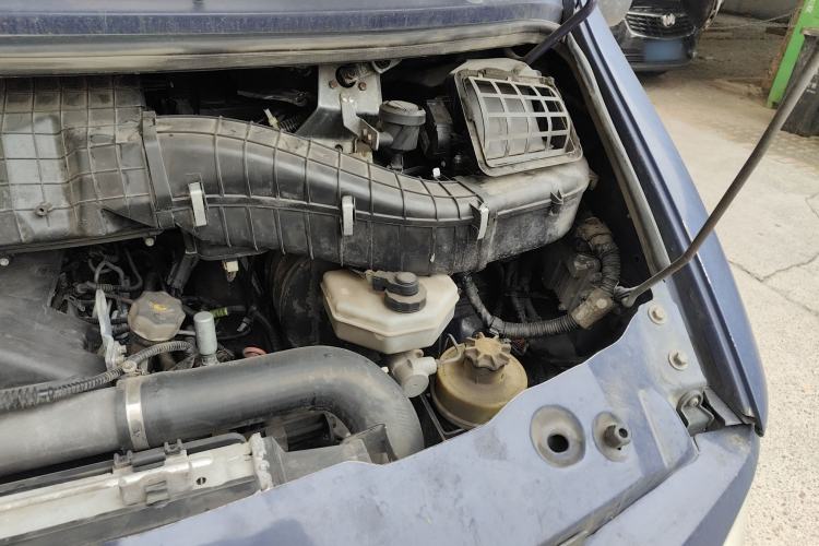 Used Iveco Power Daily 2013 2.8T-V36 Box Truck Engine Bay Left