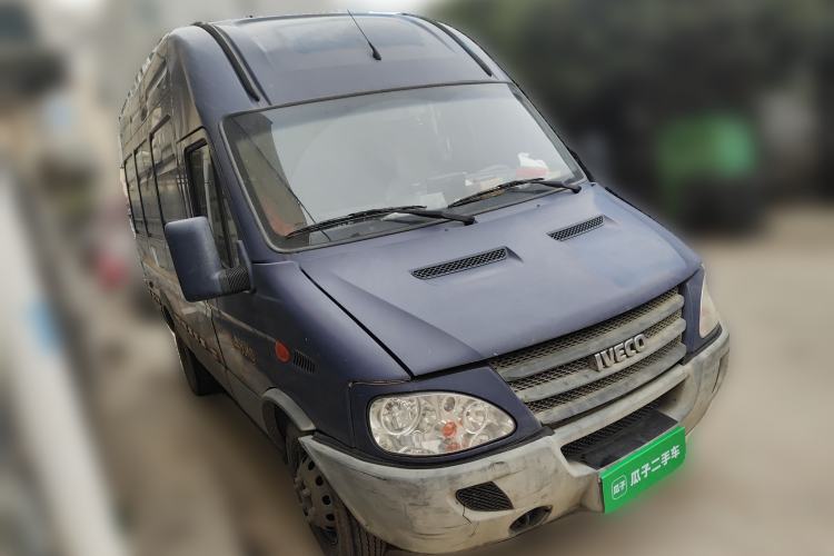 Used Iveco Power Daily 2013 2.8T-V36 Box Truck Front Right 45 Deg