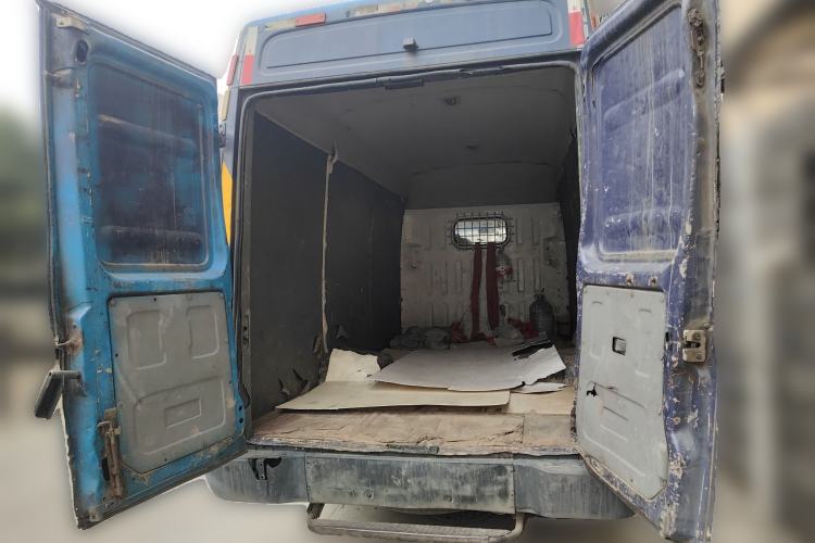 Used Iveco Power Daily 2013 2.8T-V36 Box Truck Trunk
