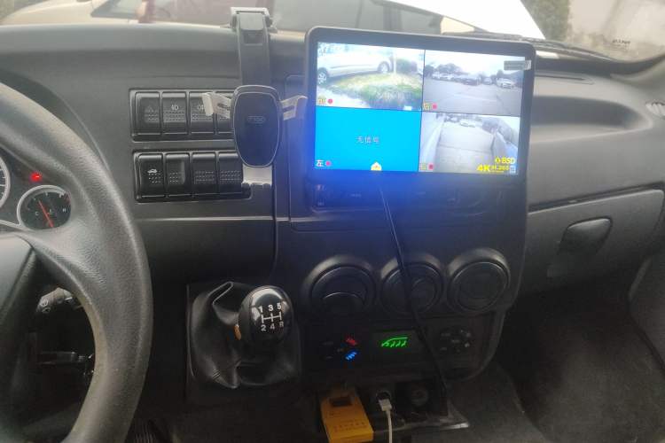 Used Iveco Power Daily 2013 2.5T-V39 Low-Roof Box Truck Audio And AC Panel