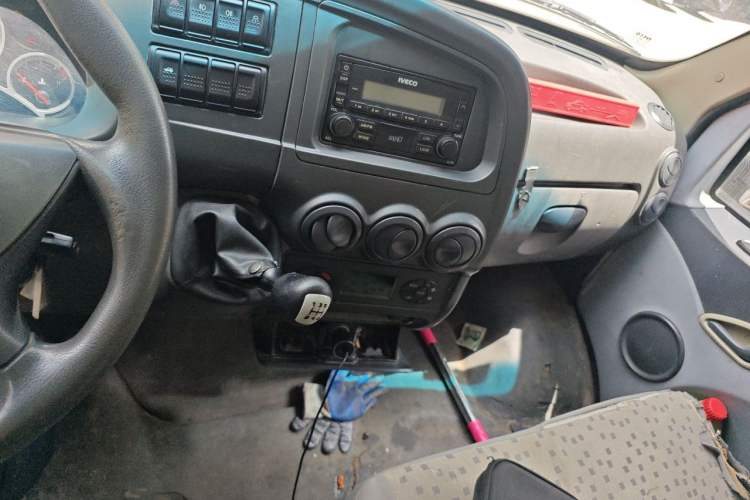 Used Iveco Power Daily 2013 2.8T-A32 All-Round Edition Audio And AC Panel