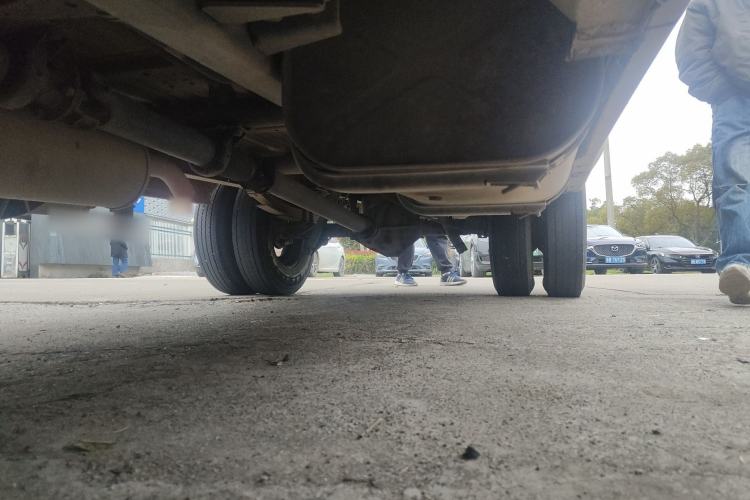 Used Iveco Power Daily 2013 2.5T-V39 Low-Roof Box Truck Chassis Front Left