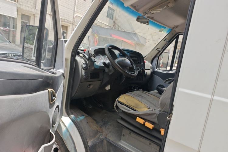 Used Iveco Power Daily 2013 2.8T-A32 All-Round Edition Driver Seat