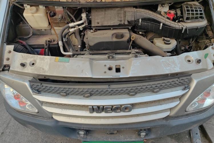 Used Iveco Power Daily 2013 3.0T-V39 Low-Roof Box Truck F1C Engine Bay