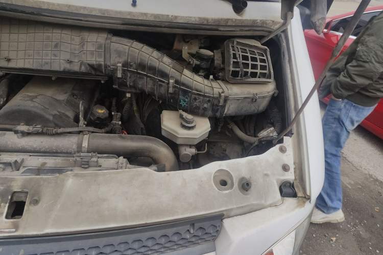 Used Iveco Power Daily 2013 2.5T-V39 Low-Roof Box Truck Engine Bay Left