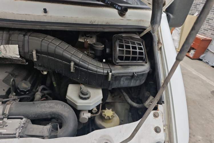 Used Iveco Power Daily 2013 2.8T-A32 All-Round Edition Engine Bay Left