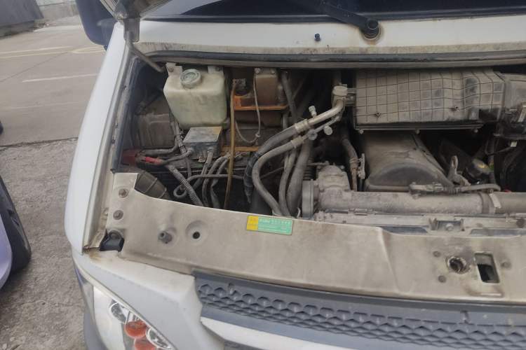 Used Iveco Power Daily 2013 2.5T-V39 Low-Roof Box Truck Engine Bay Right