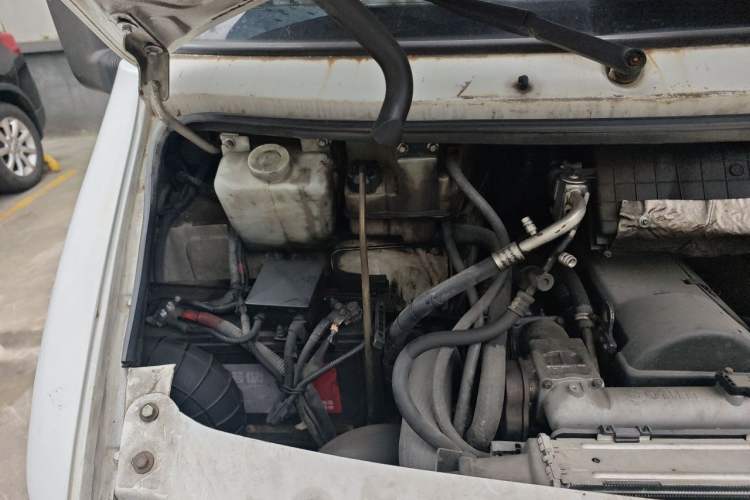 Used Iveco Power Daily 2013 2.8T-A32 All-Round Edition Engine Bay Right