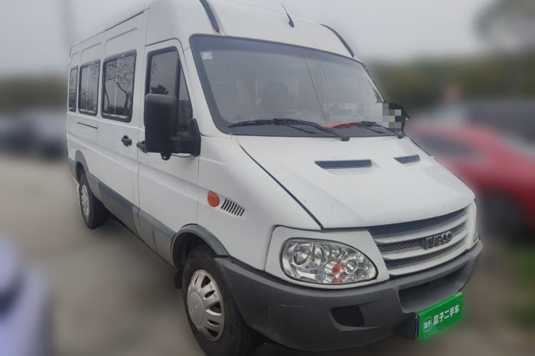 Used Iveco Power Daily 2013 2.5T-V39 Low-Roof Box Truck Front Right 45 Deg